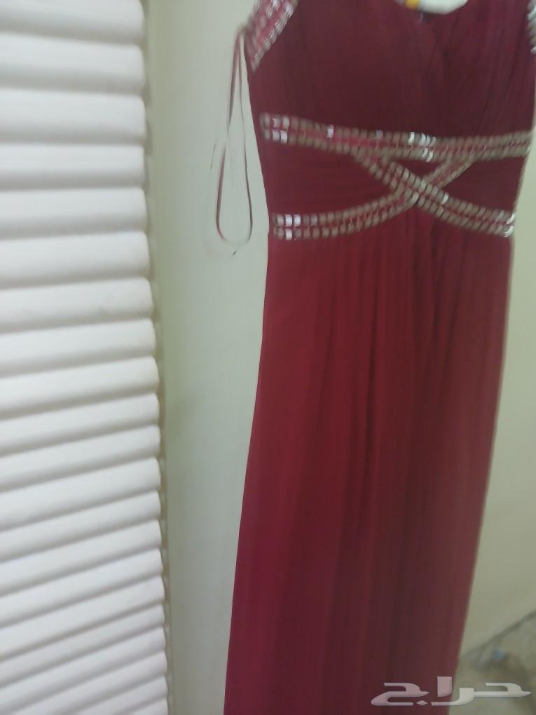 A long and beautiful dress with an attractive color and unique design for occasions and parties63620673144066113
