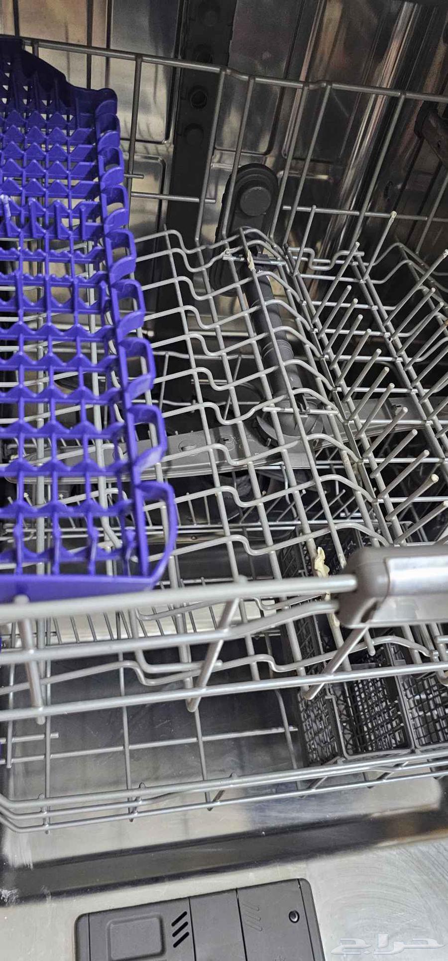 LG dishwasher cleans excellently but has a water leakage problem63624942841475114