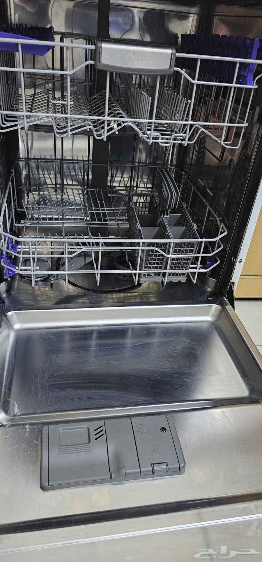 LG dishwasher cleans excellently but has a water leakage problem63624942841475112