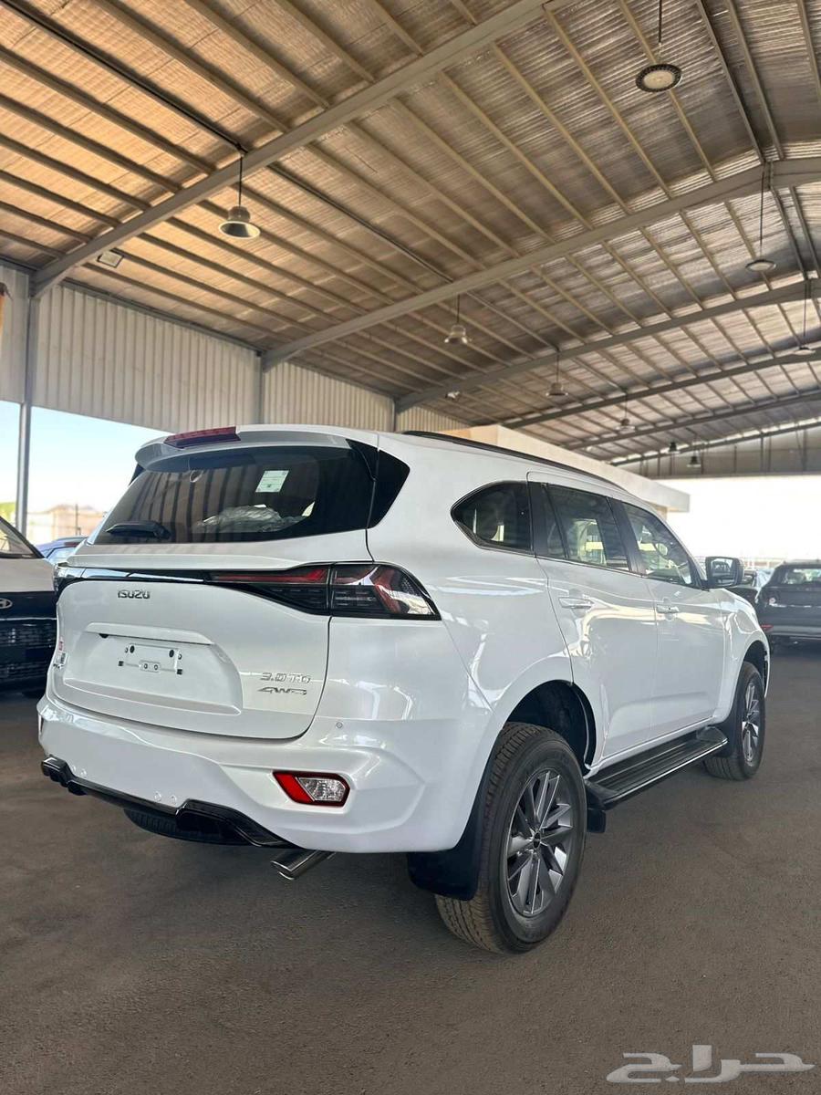 Isuzu MUX Full Option 2563655063606914112