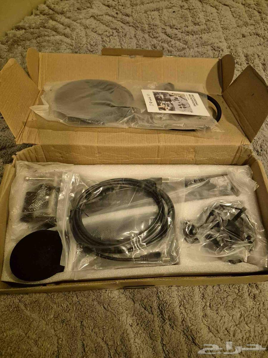 Microphone with stand and other accessories at a fantastic price63654693094273113