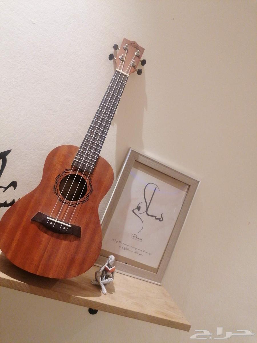 Small silent guitar63655095465858113