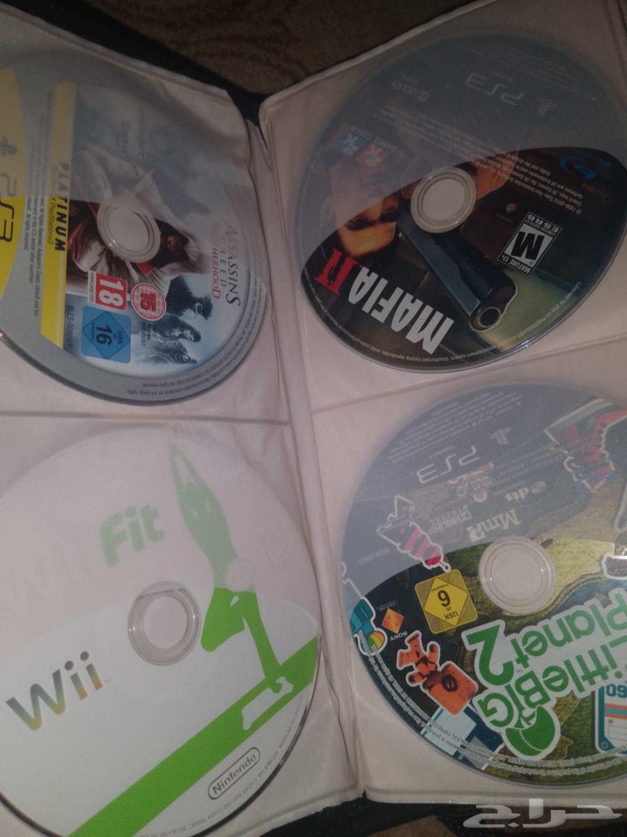 A collection of PlayStation and Xbox plastic cases63389713596545112