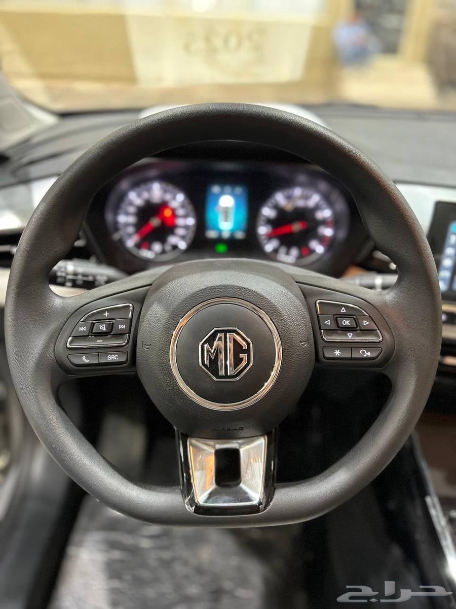 MG 5 Standard Model 202563655070486658112