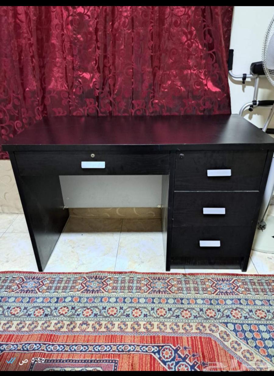 Office desk and chair for sale, clean and free of scratches63655111474433113