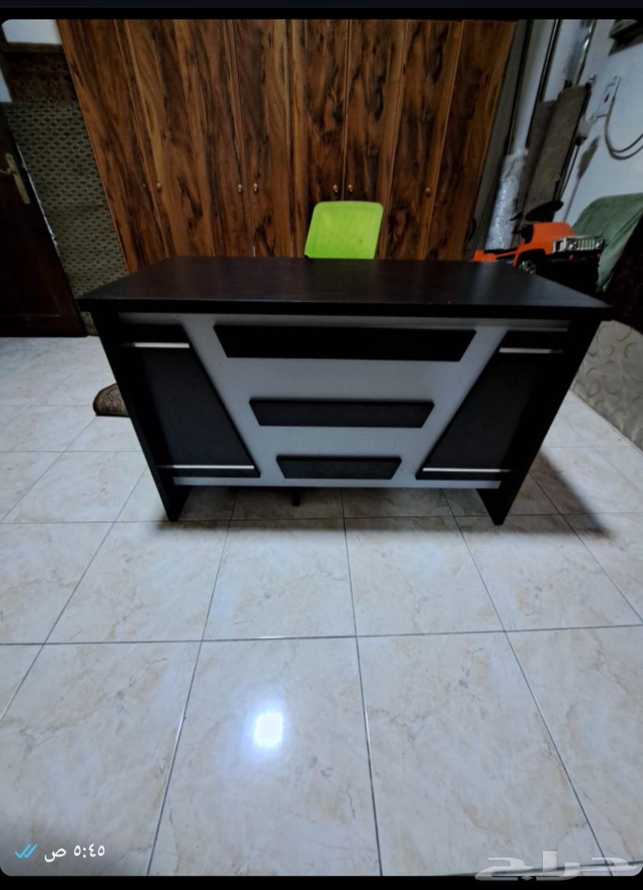 Office desk and chair for sale, clean and free of scratches63655111474433111