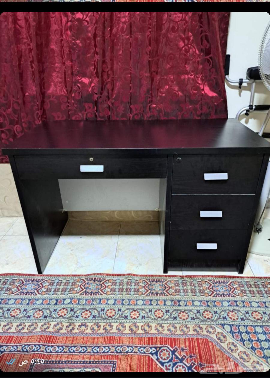 Office desk and chair for sale, clean and free of scratches63655111474433112
