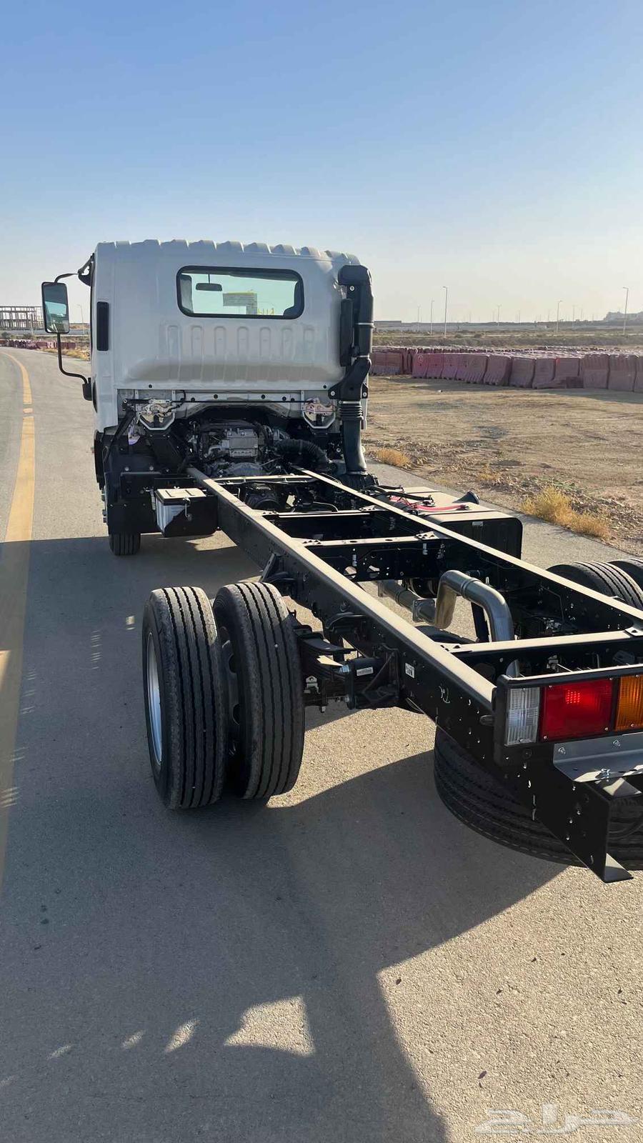 Isuzu Diana 4 Ton Chassis 4.95 Meter Model 202563667497807873112