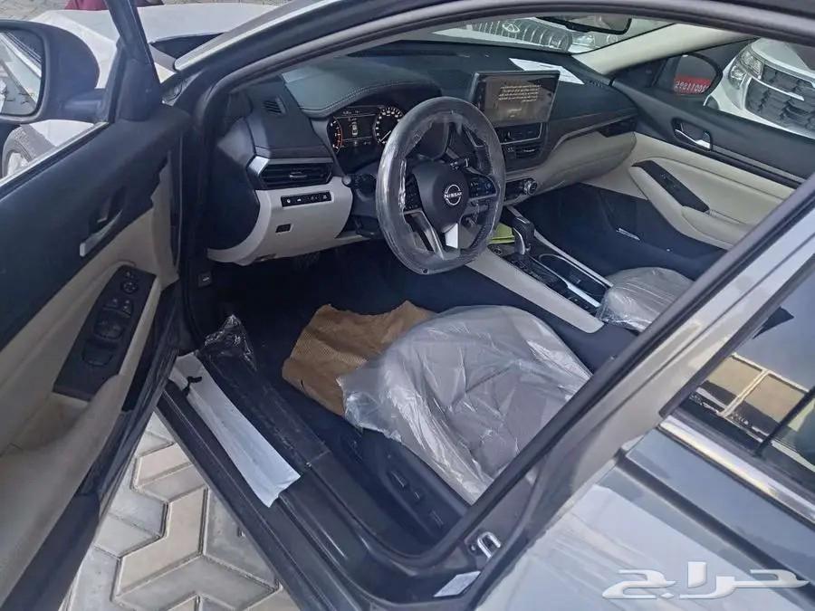 Nissan Altima SV 2.5 Model 202563667658912641113