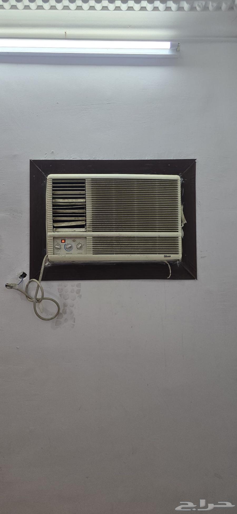Window air conditioner for sale, clean, contact via WhatsApp.63655207016194110