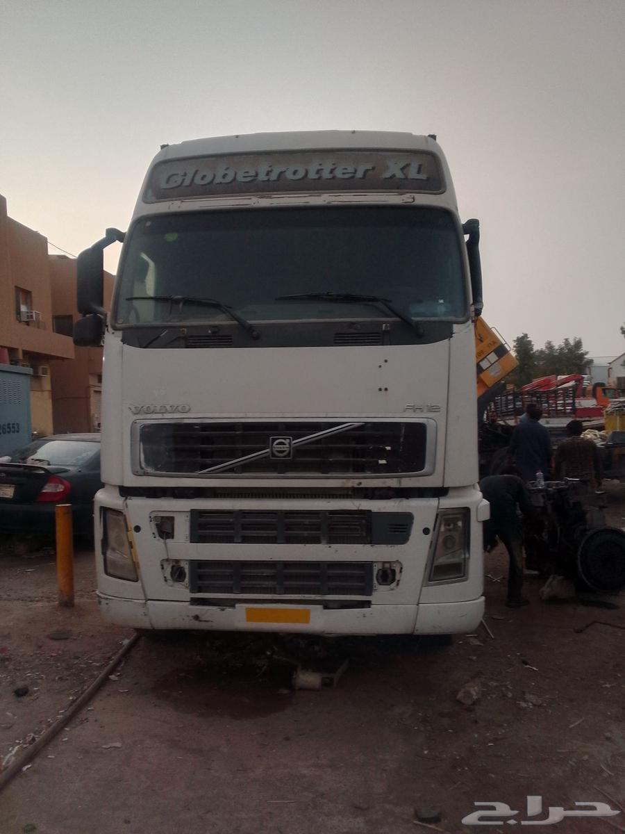 للبيع غماره فولفو موديل 2004 لون ابيض موجود رياض63671643429891111
