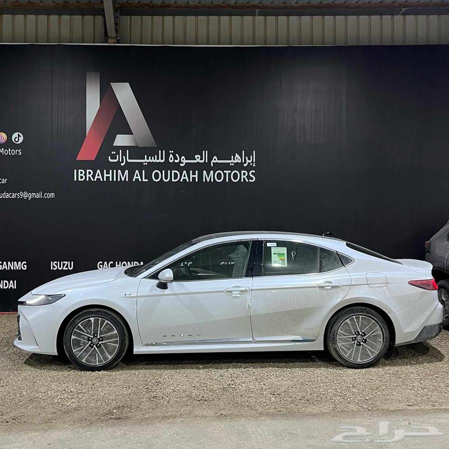 Toyota Camry LE Hybrid 202563673252173571112