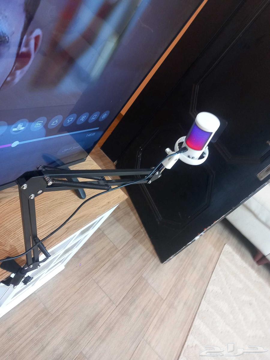 Mouse, keyboard, monitor, spare mouse, microphone, and monitor, all for 600 SAR63655420281603112