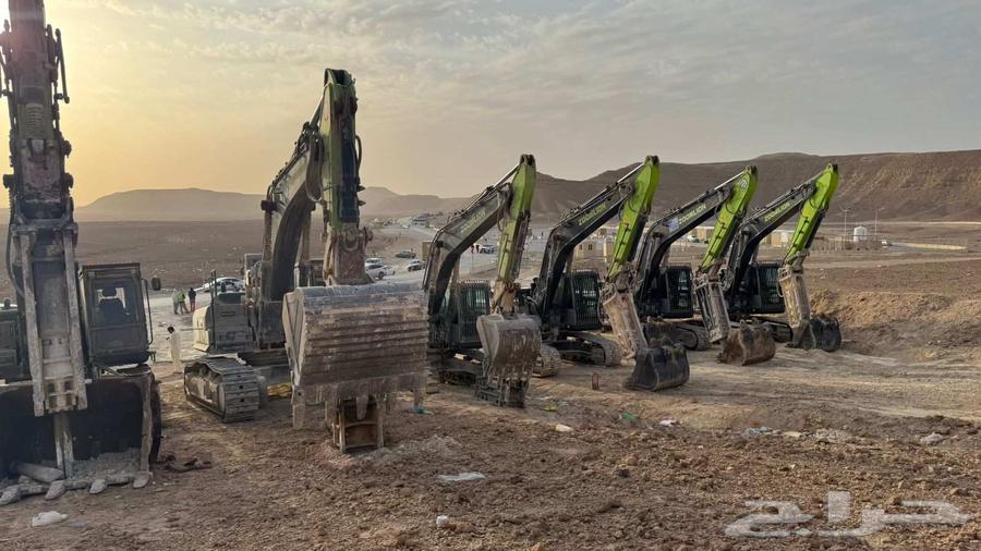 Large excavators 55063655424112257110