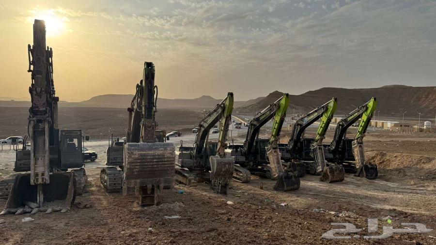Large excavators 55063655424112257114
