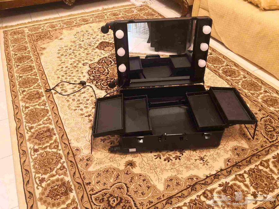 شنطة وطاولة ميكب63655608985473113