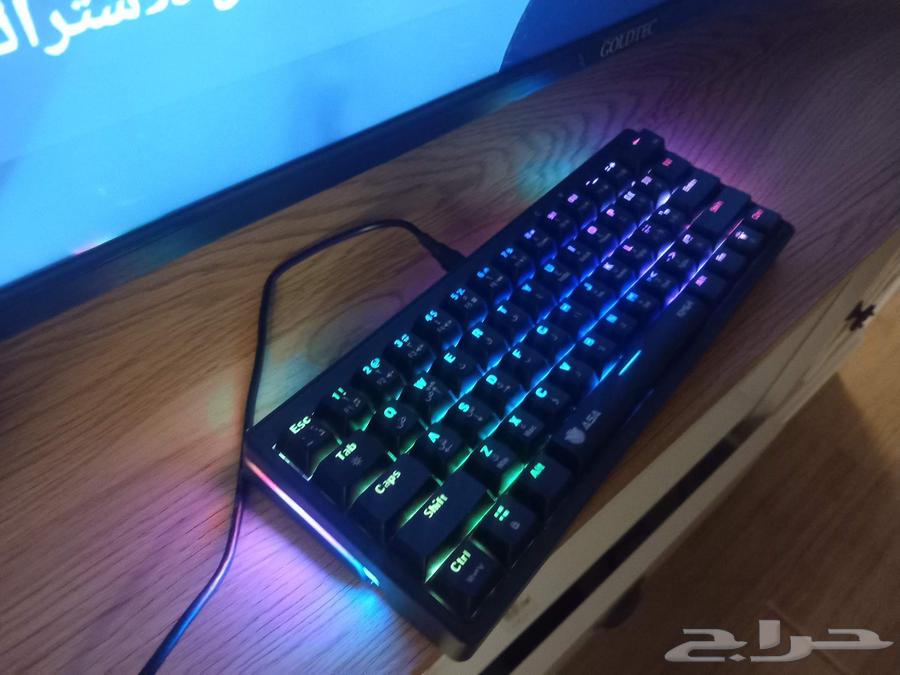Mouse, keyboard, monitor, spare mouse, microphone, and monitor, all for 600 SAR63655420281603111