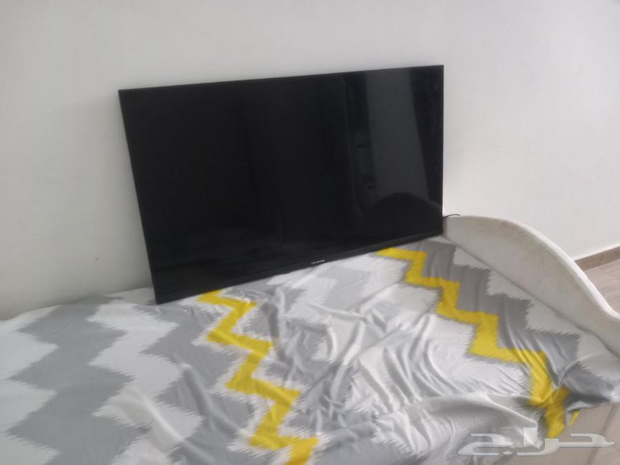 Mouse, keyboard, monitor, spare mouse, microphone, and monitor, all for 600 SAR63655420281603114