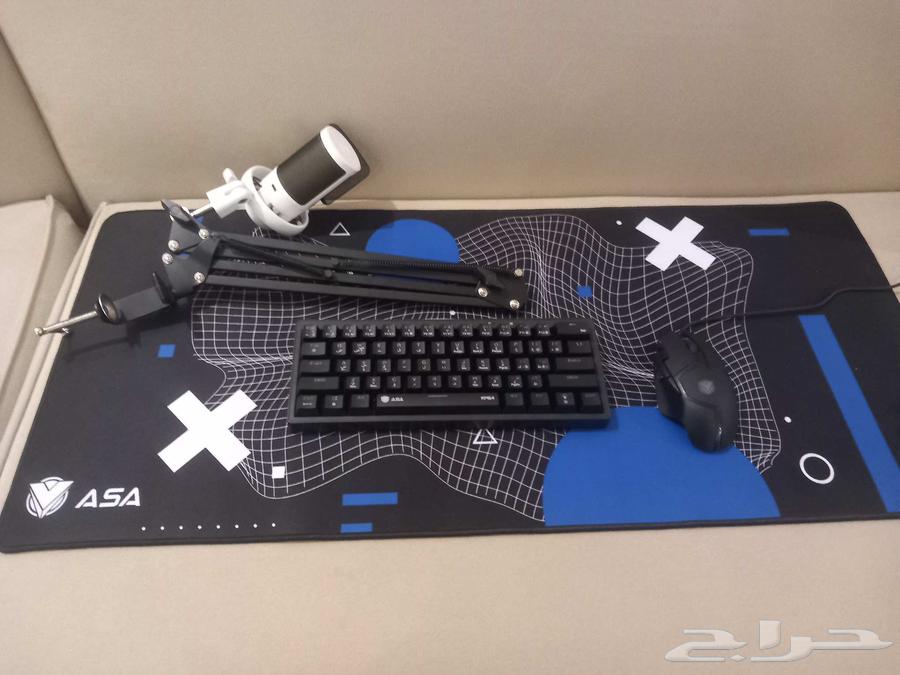 Mouse, keyboard, monitor, spare mouse, microphone, and monitor, all for 600 SAR63655420281603110