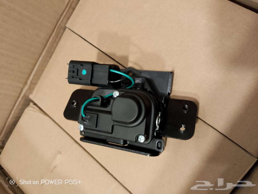 Tahoe and Yukon trunk door center lock63671643524354110