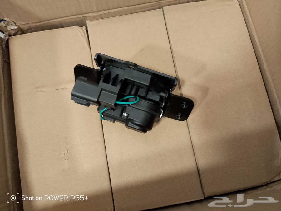 Tahoe and Yukon trunk door center lock63671643524354114