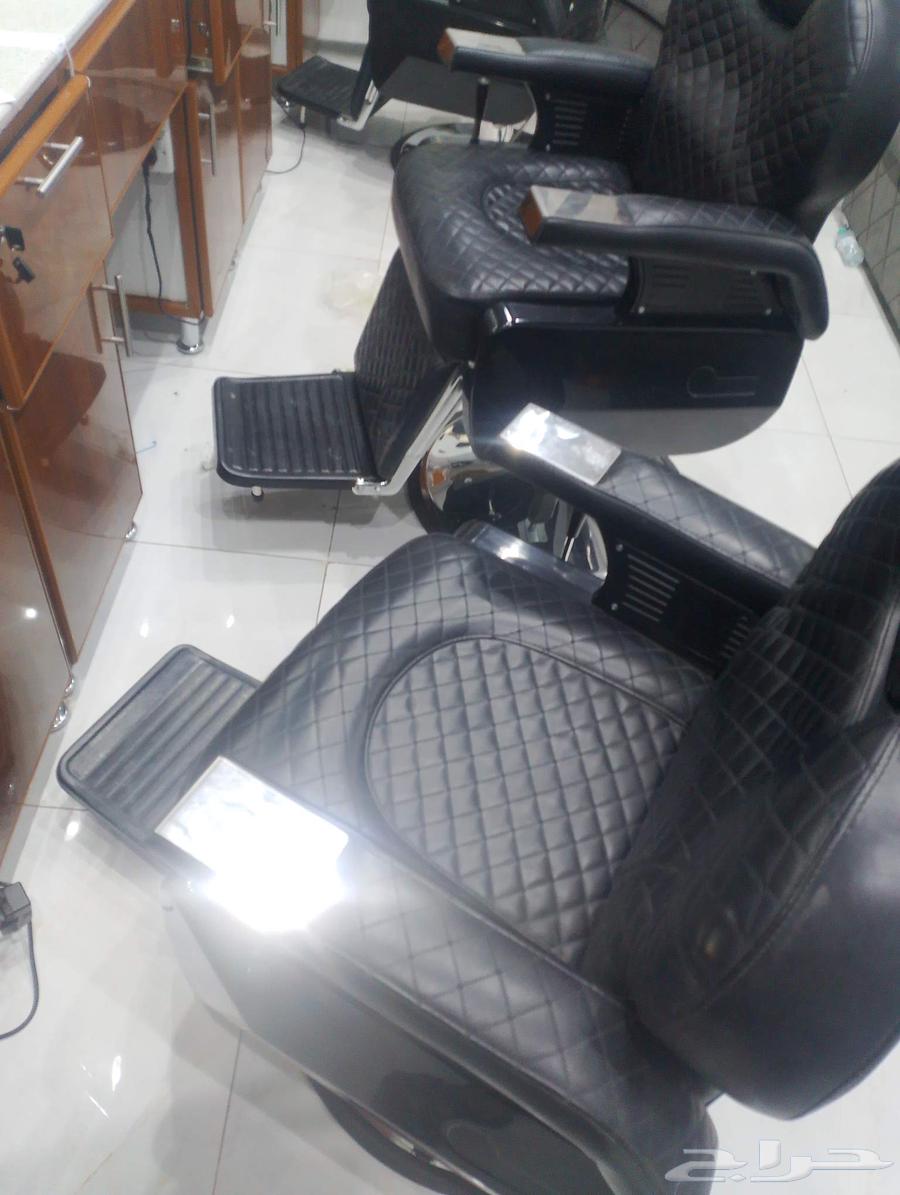 يوجد اغراض محل حلاقه للبيع ثلاثه كراسي مستخدمه نظيف ودولاب63655975572737111
