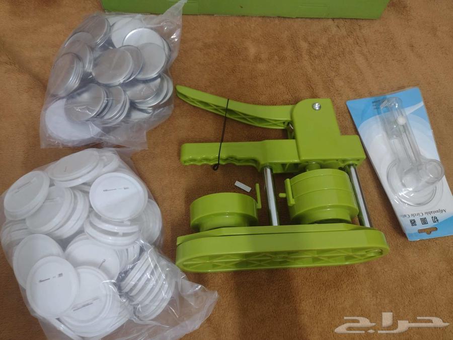 Badge Making Machine63655625977986112