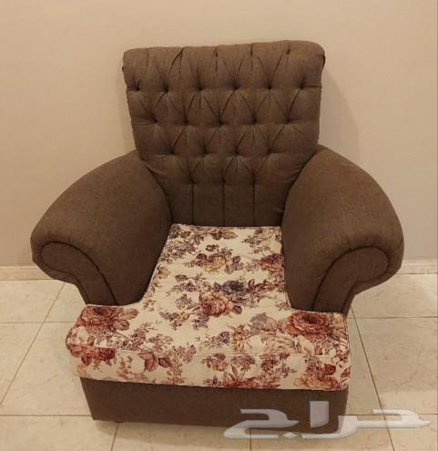 Chair and device63655707668097113