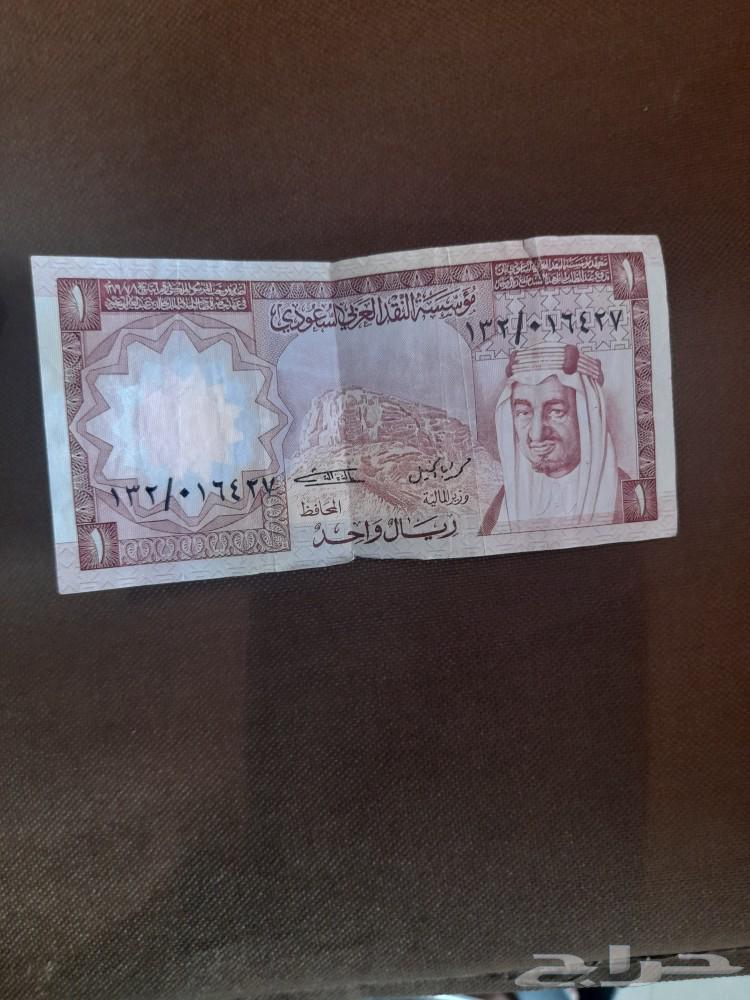 عندي عمله قديمه 100ريال من عهد الملك عبدالعزيز رحمه63655711219842111