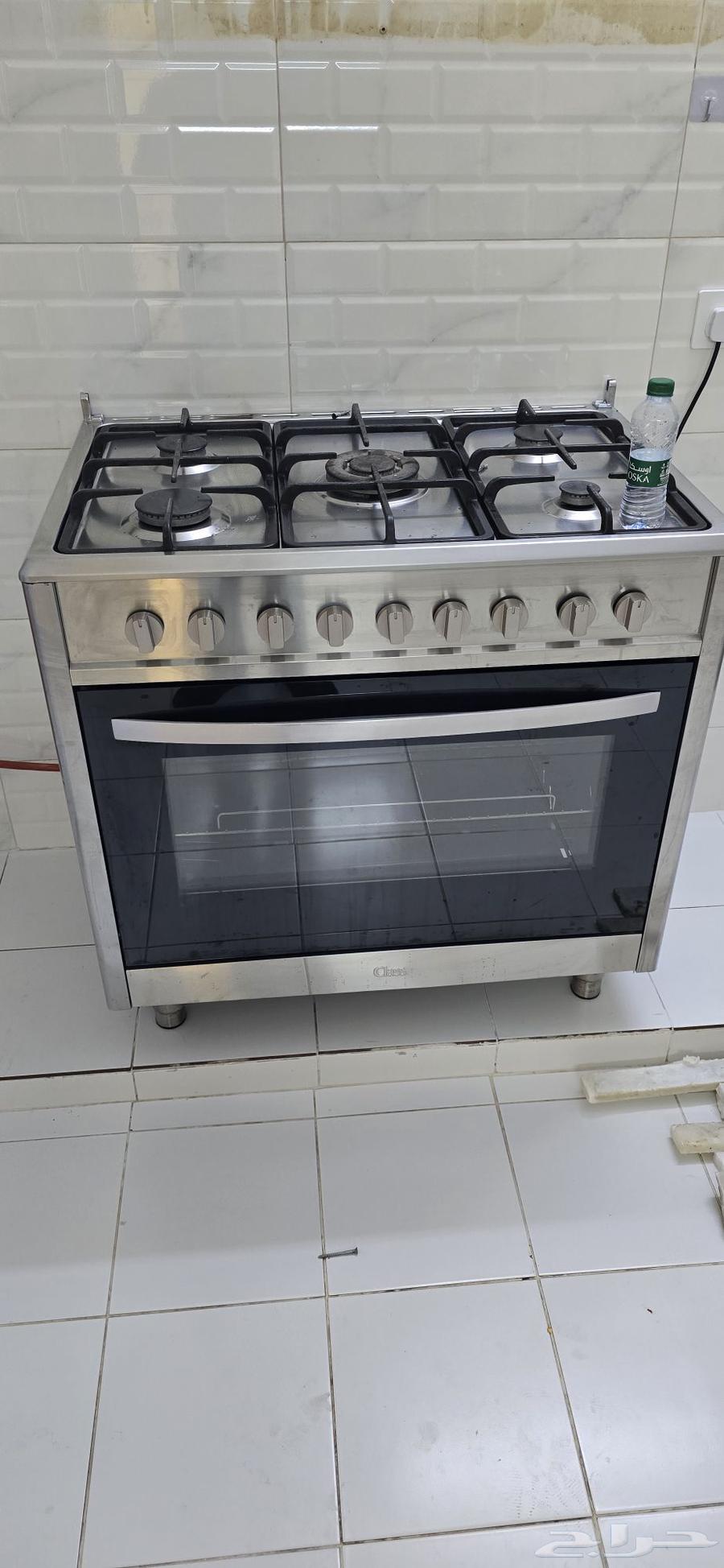 Washing machine and gas stove with service tables, sofa, floor mats and fountain63656700249347111