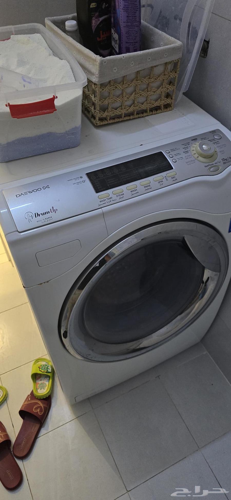 Washing machine and gas stove with service tables, sofa, floor mats and fountain63656700249347110