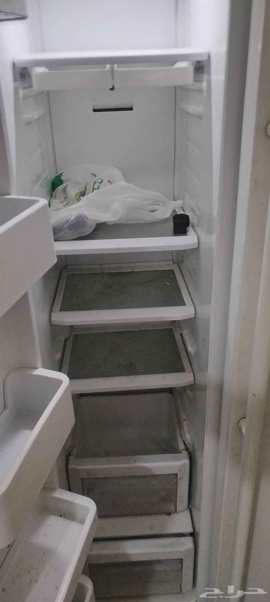 Clean refrigerator for sale, nothing wrong with it, may God bless the buyer63667545019393111
