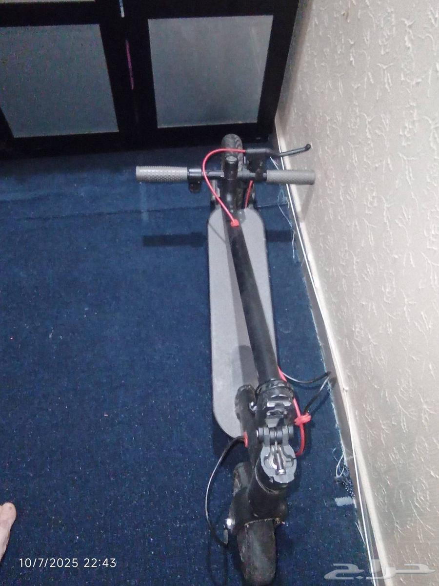 Scooter for sale for only 400 riyals, needs tires63667797124610110