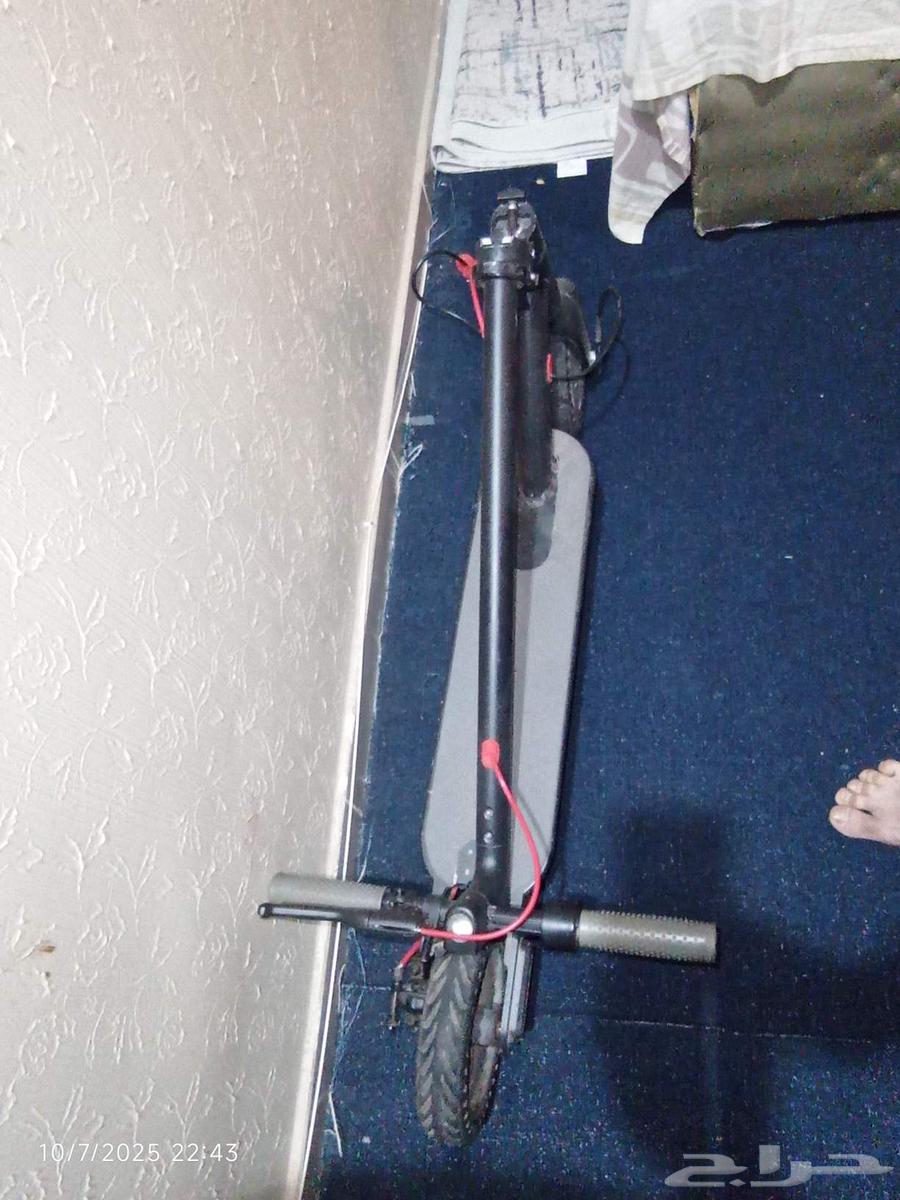 Scooter for sale for only 400 riyals, needs tires63667797124610111