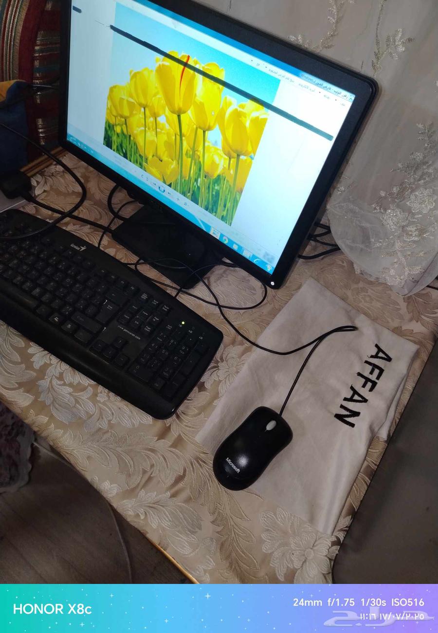 Computer with monitor, mouse, and speaker box; reason for sale is we don't have enough space63667682474755113