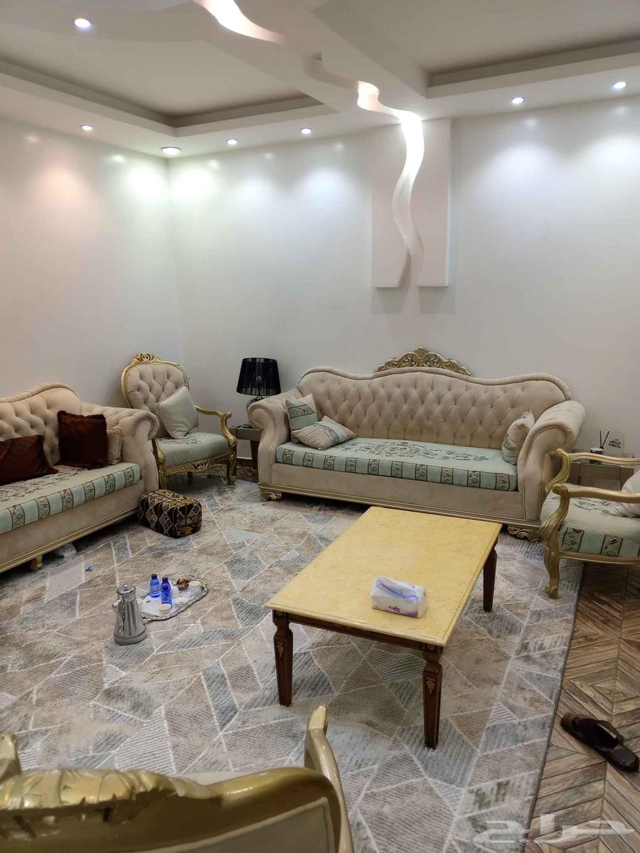 كنب. 3 قطع و4 كراسي. نظيف. مثل ماهو موضح في الصور. وطاوله63667799242370112