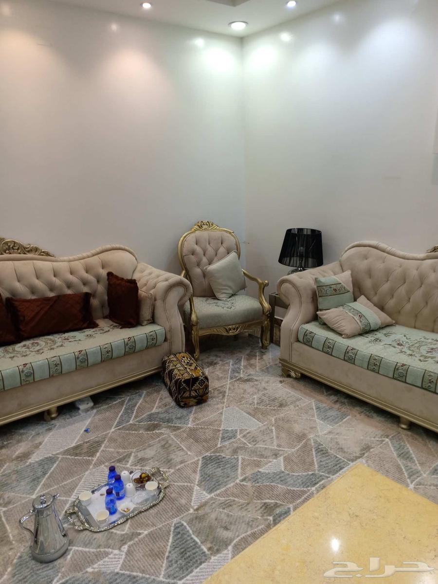 كنب. 3 قطع و4 كراسي. نظيف. مثل ماهو موضح في الصور. وطاوله63667799242370111