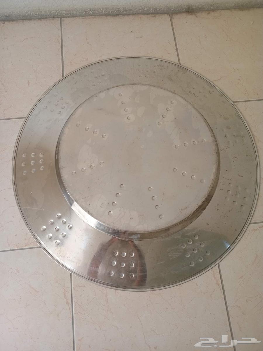 2 large-sized plates, one metal and one stainless steel, for sale on Sum63667554952834114