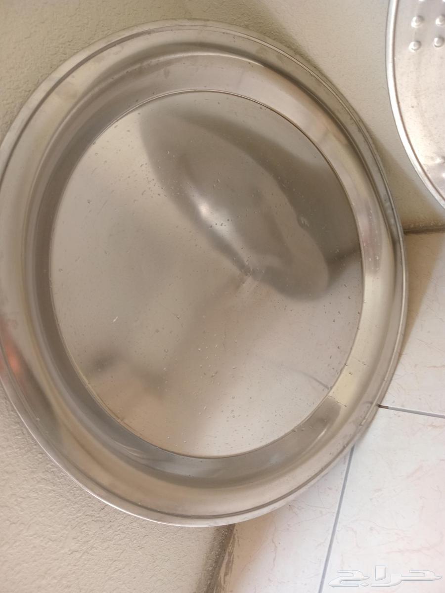 2 large-sized plates, one metal and one stainless steel, for sale on Sum63667554952834111