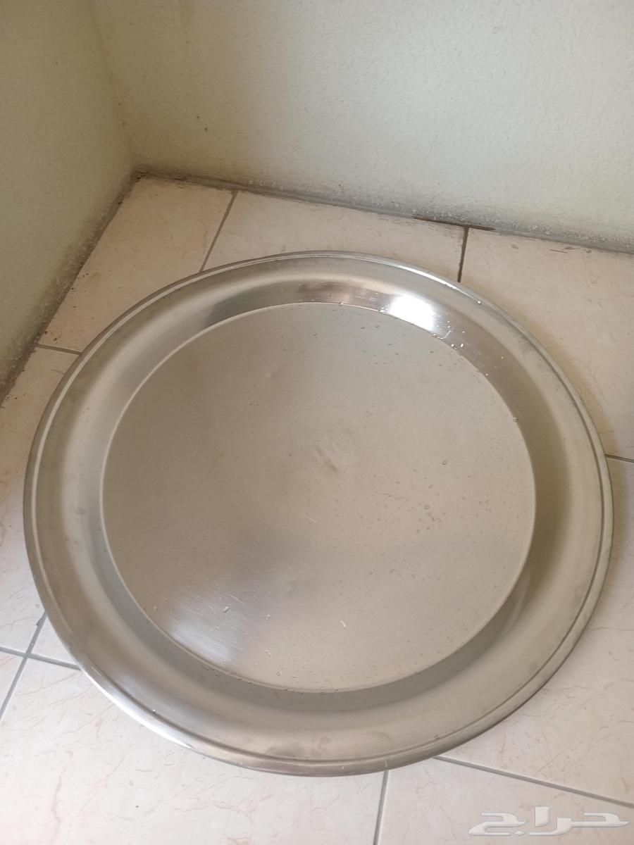 2 large-sized plates, one metal and one stainless steel, for sale on Sum63667554952834113