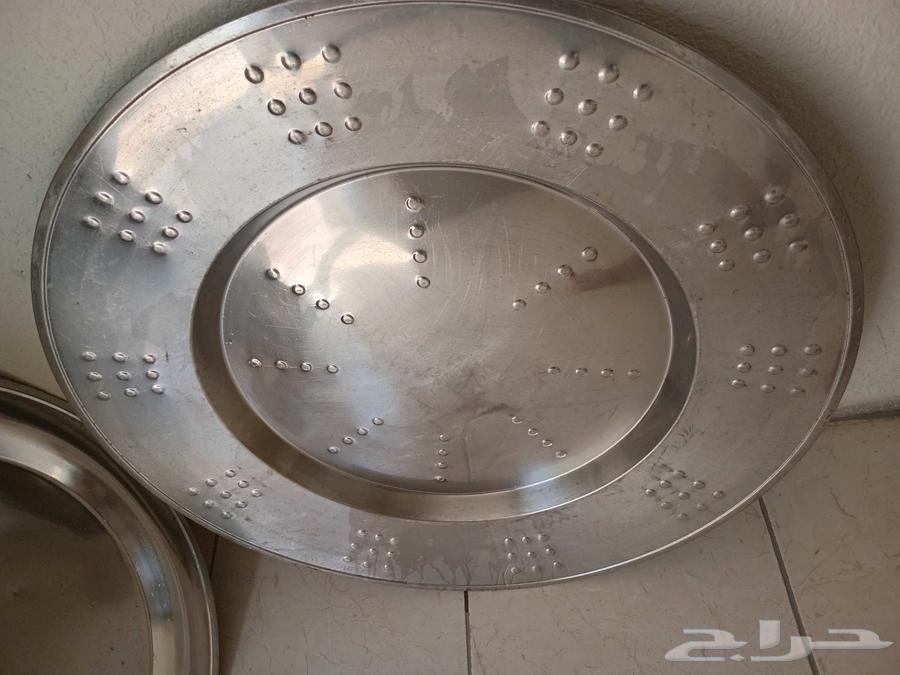 2 large-sized plates, one metal and one stainless steel, for sale on Sum63667554952834110