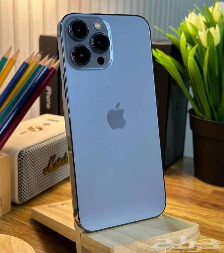The phone is upright with its screen on, and I swear by God the phone is legitimate, locked with a password and iCloud63667679646721110
