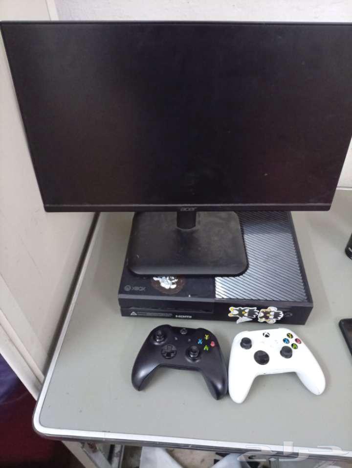 Xbox 1 with screen and all accessories63667680702979110