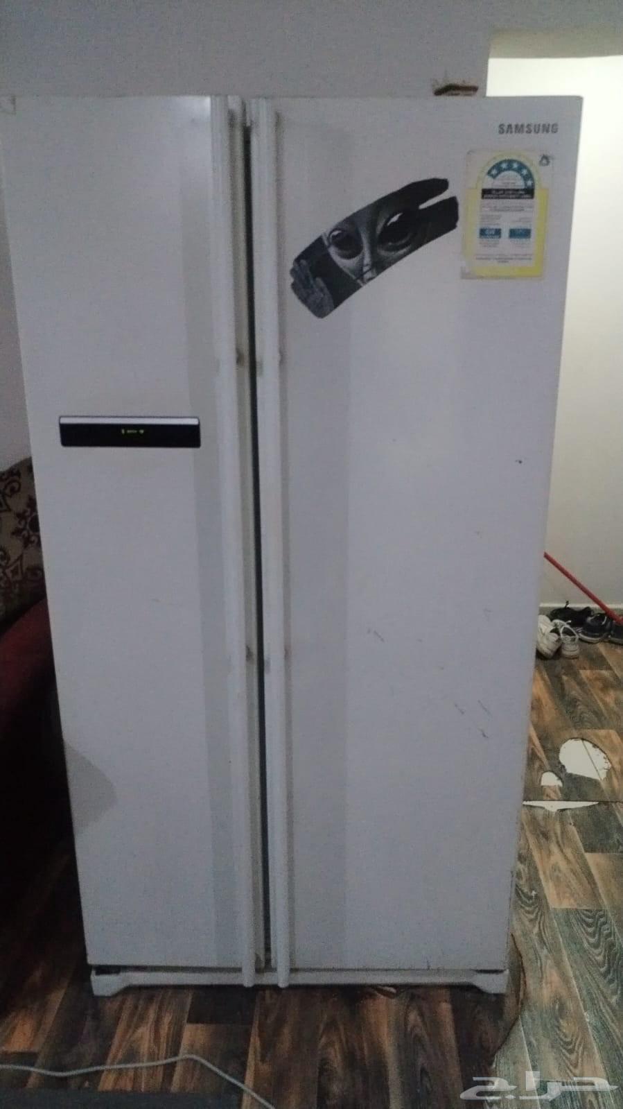Clean refrigerator for sale, nothing wrong with it, may God bless the buyer63667545019393113