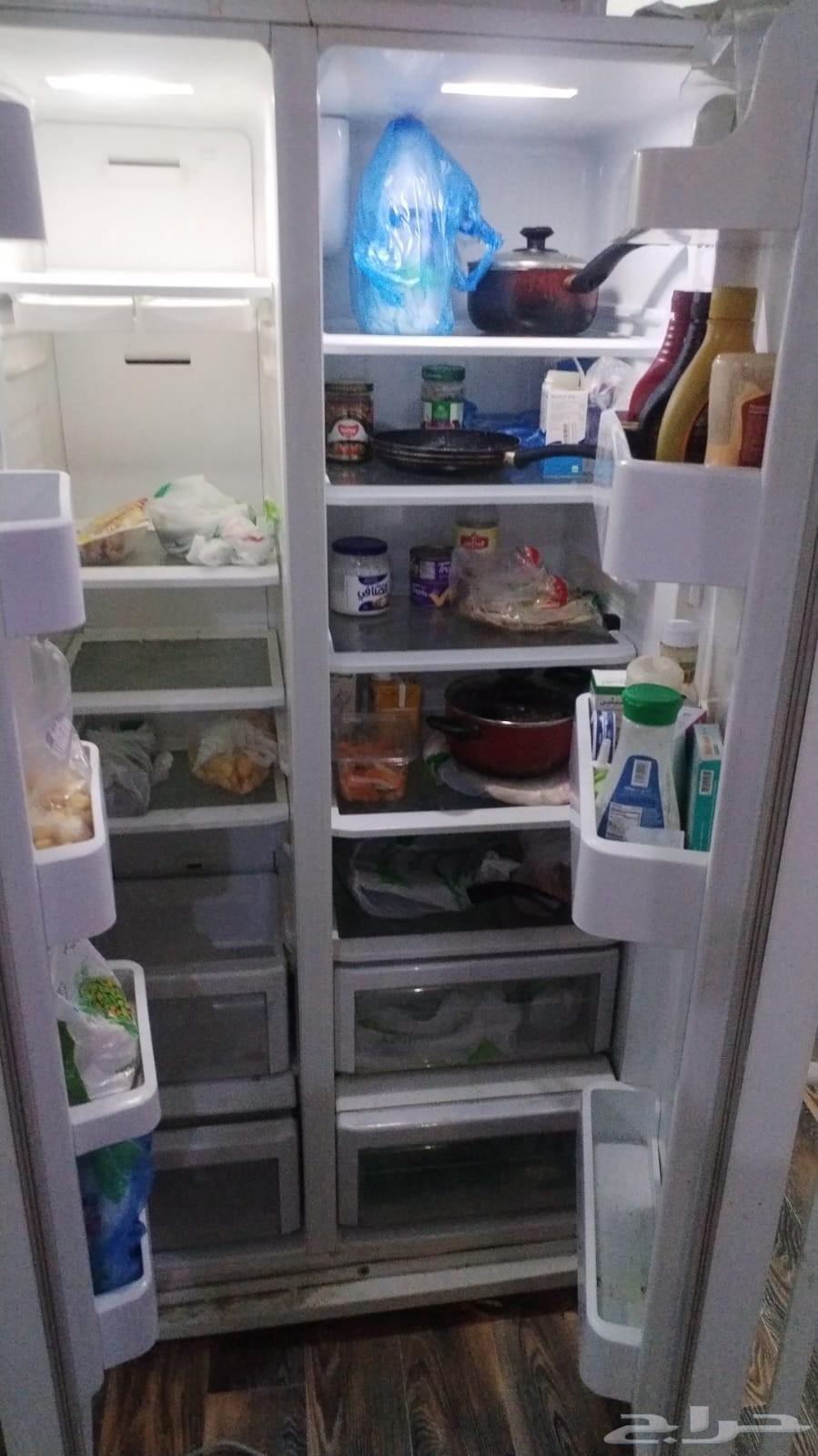 Clean refrigerator for sale, nothing wrong with it, may God bless the buyer63667545019393110