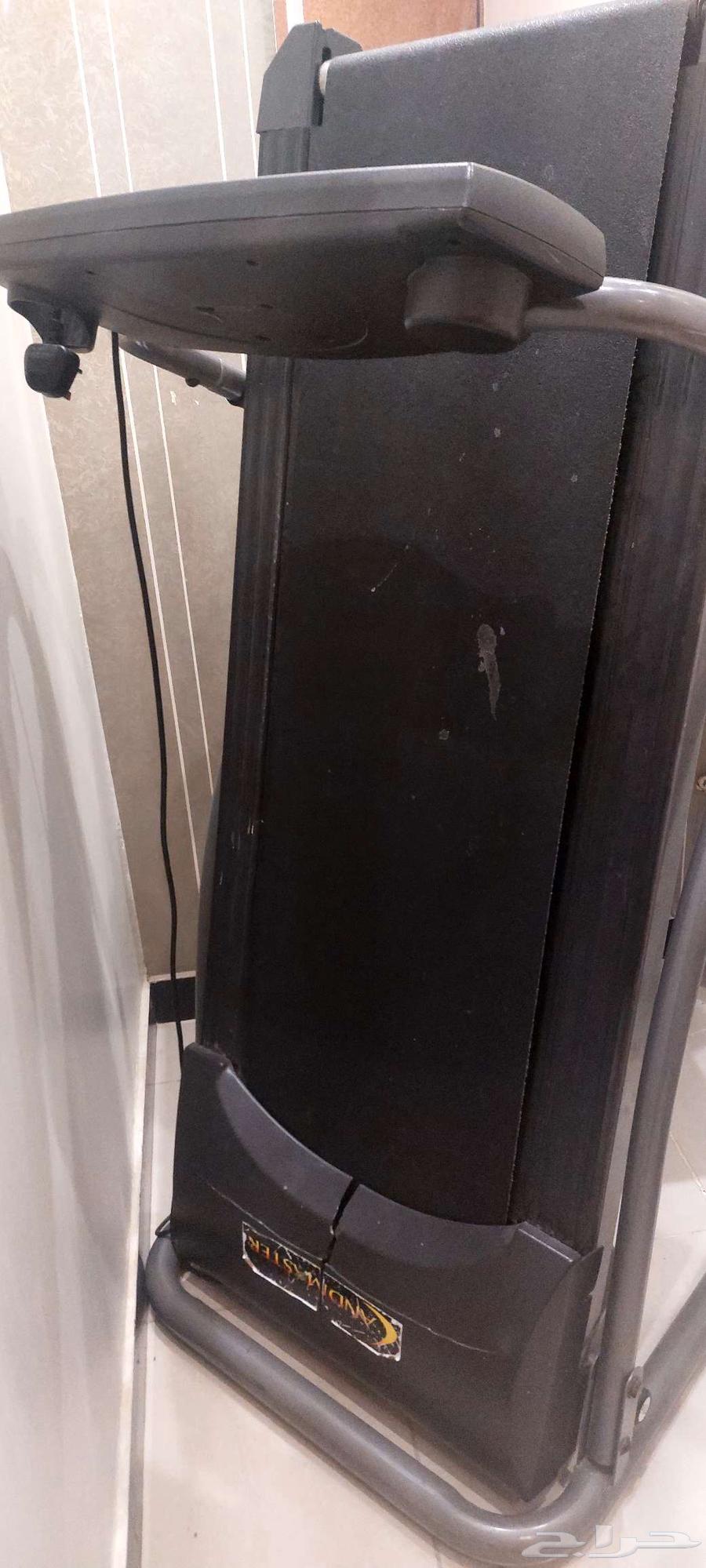 Working treadmill with a crack in the outer casing63673474624259111