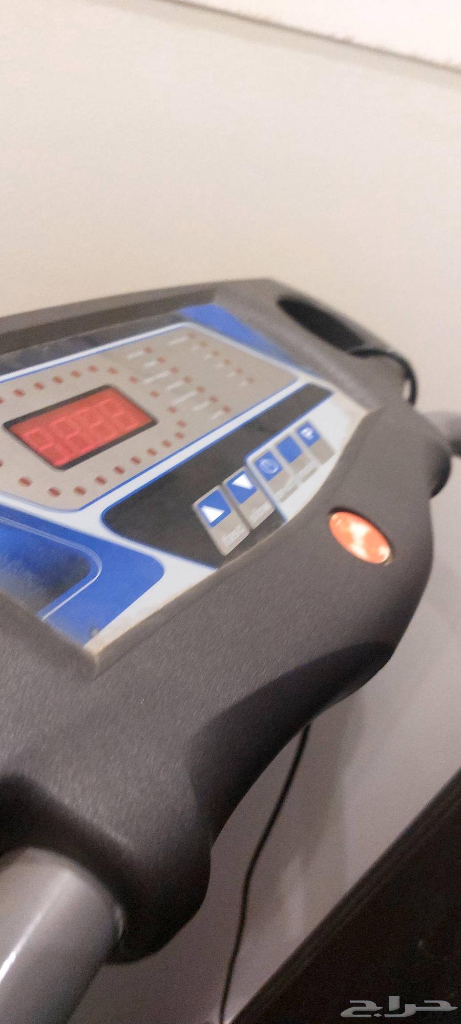 Working treadmill with a crack in the outer casing63673474624259110