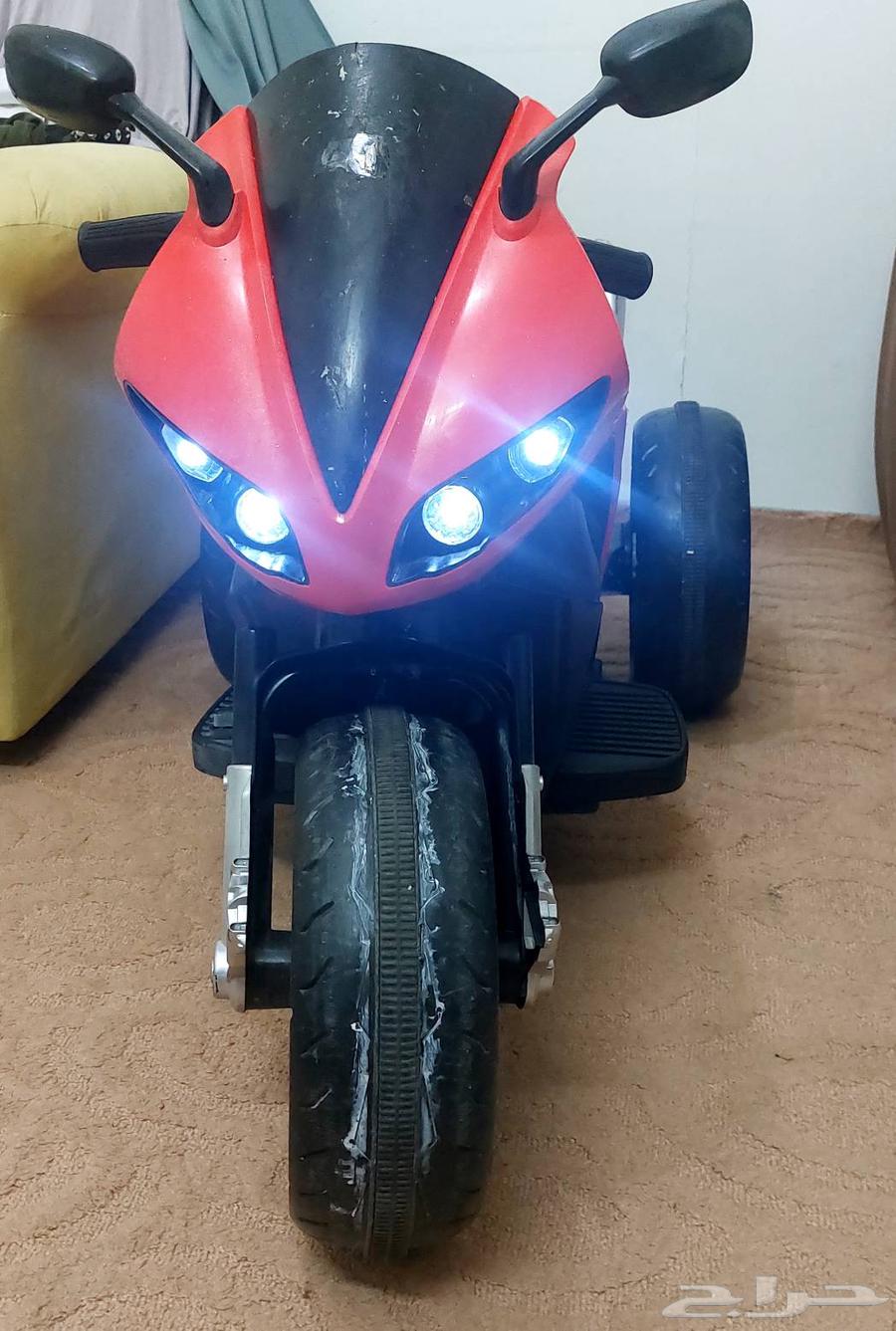 Kids' electric car with charging battery, very clean, price 35063670353928961113