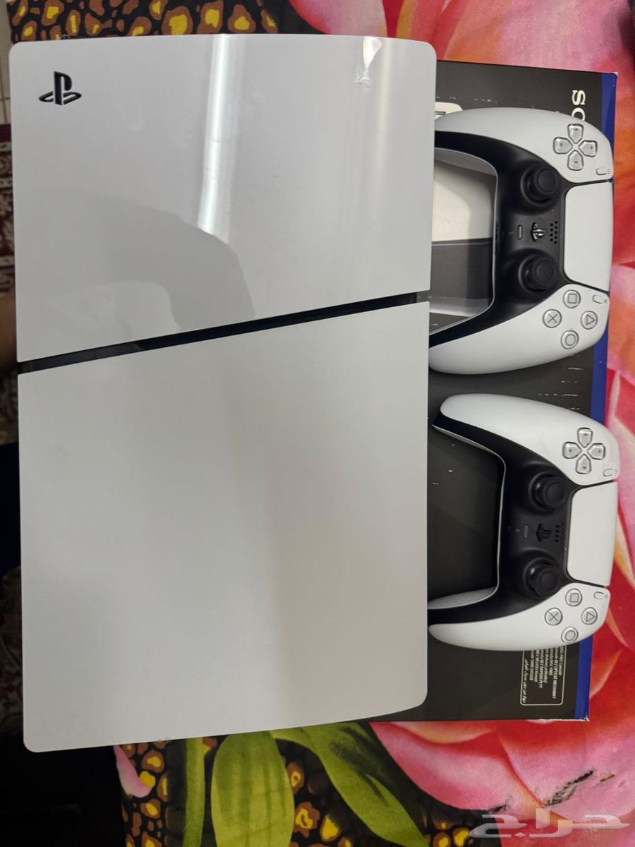 PlayStation 5 with 2 original controllers ps 5 digital 1TB used for a week63675689832067111