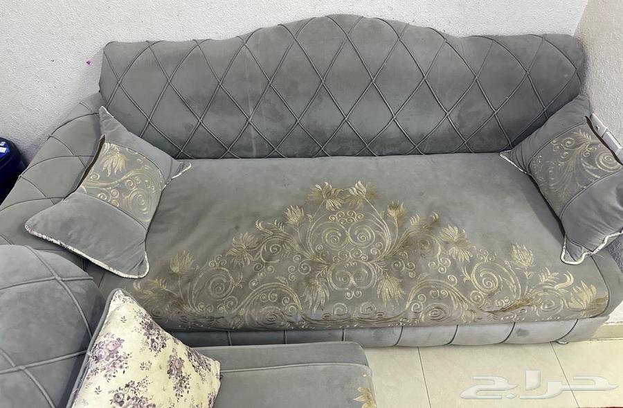 كنب مستعمل للبيع مع السجاده63670353988994113